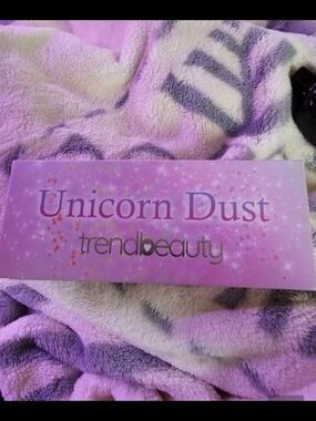 Trend Beauty "Unicorn Dust" Eyeshadow Palette - Highlighter NEW Retail $21